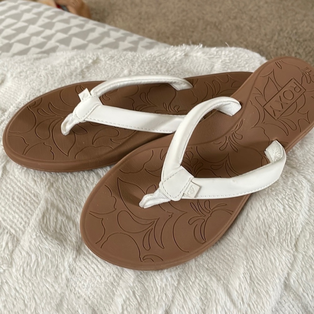 White Roxy flip flop.  Brand new.  Sz 9